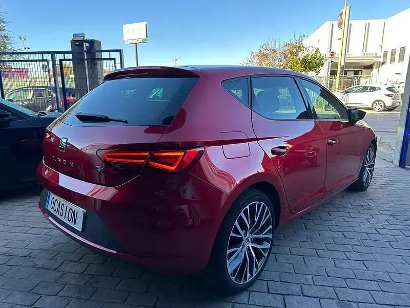 Usado Seat Leon XCELLENCE 150 CV (110 kW) 2017 Rojo Berlina