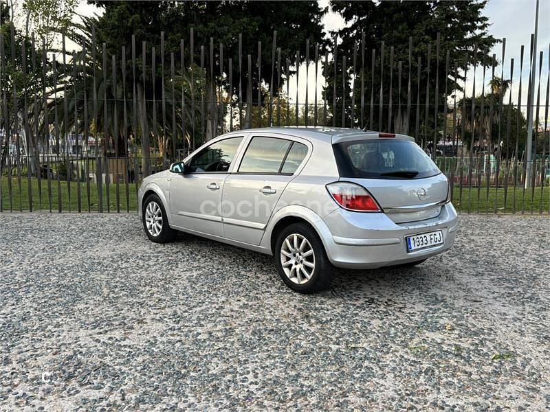 Gris / plata Usado 2007 Opel Astra Enjoy Berlina | 2990 € (Buen precio) - Imagen 1/4