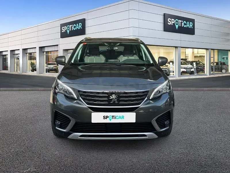 Usado Peugeot 5008 Allure 130 CV (95 kW) 2019 Gris / plata SUV