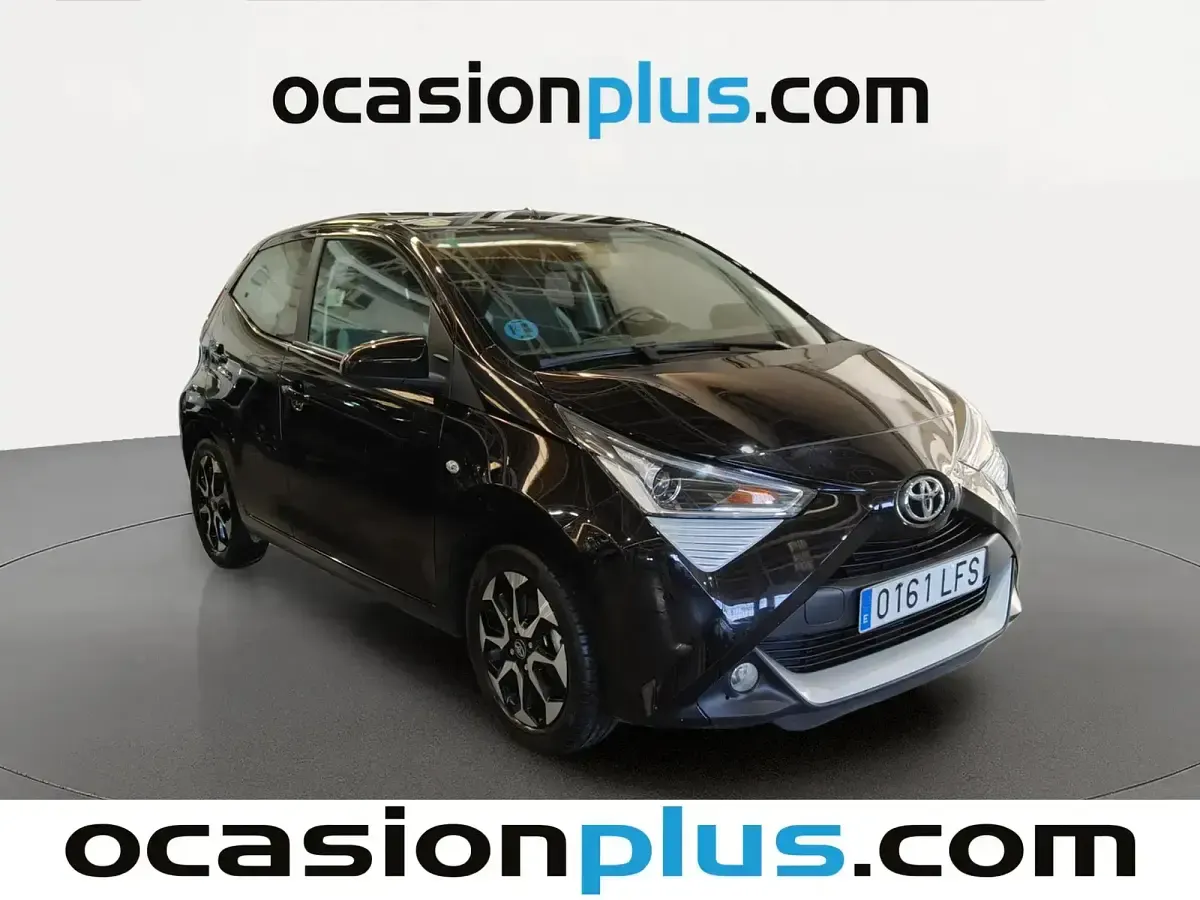 Usado Toyota Aygo X-play 72 CV (52 kW) 2020 Negro Utilitario