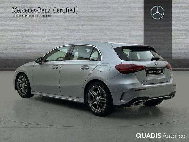 Usado Mercedes A180 AMG line 136 CV (100 kW) 2025 Plata hightech