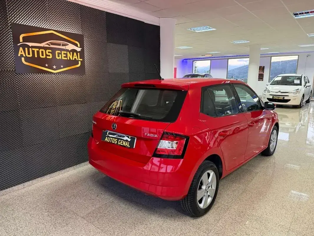 Usado Skoda Fabia Ambition 95 CV (69 kW) 2018 Rojo Utilitario