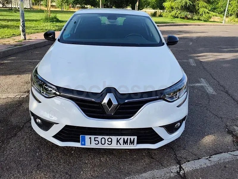 Usado Renault Mégane IV LIMITED 130 CV (95 kW) 2018 Blanco Berlina