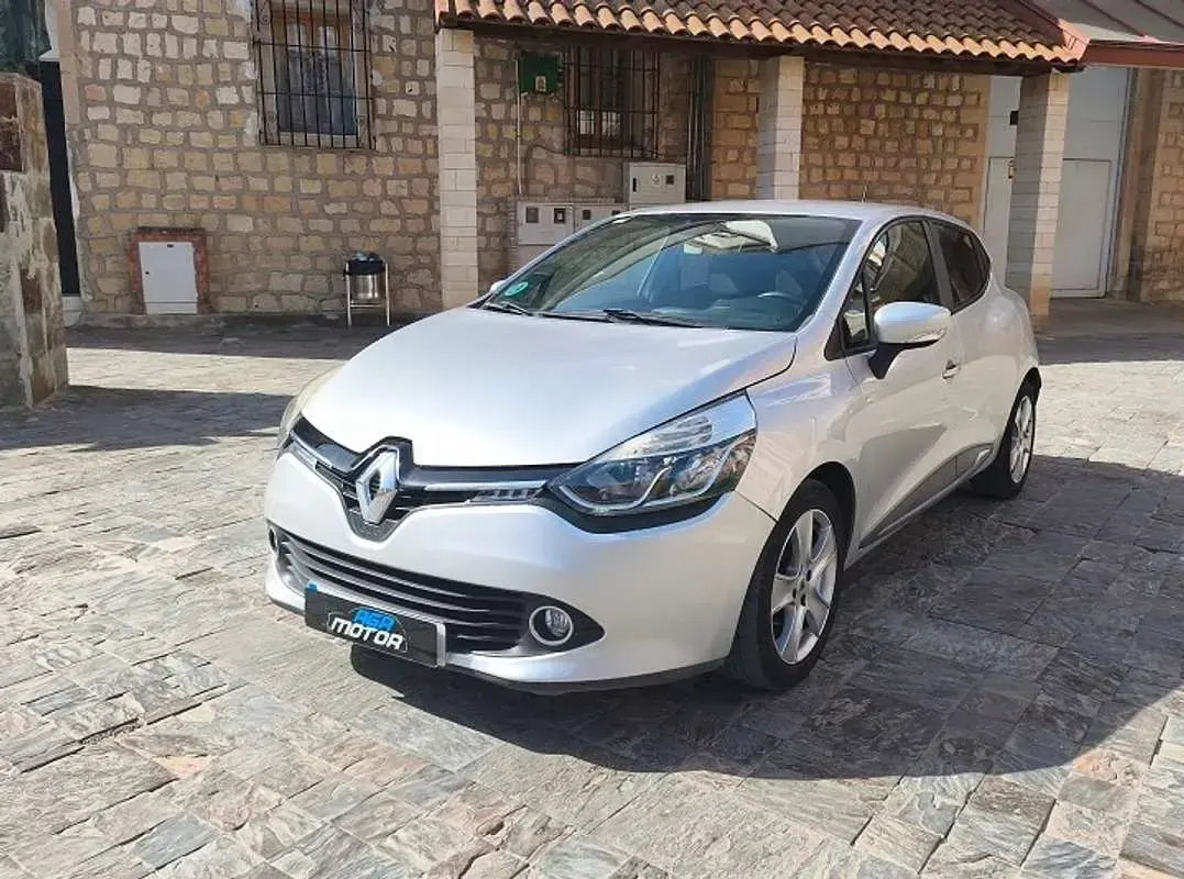 Usado Renault Clio LIMITED 73 CV (53 kW) 2015 Gris Utilitario