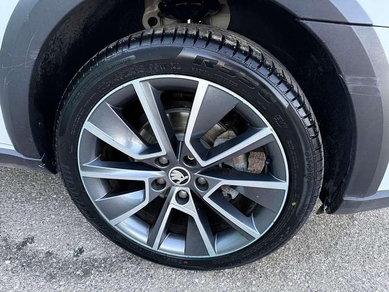 Usado Skoda Octavia 150 CV (110 kW) 2019 Blanco SUV