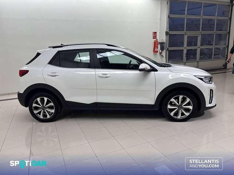 Usado Kia Stonic 101 CV (74 kW) 2021 Blanco SUV
