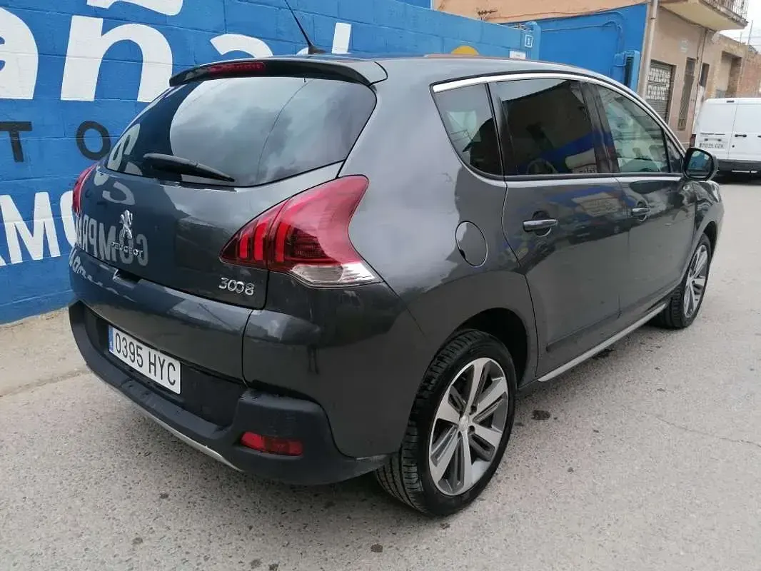 Usado Peugeot 3008 Allure 120 CV (88 kW) 2014 Gris Familiar