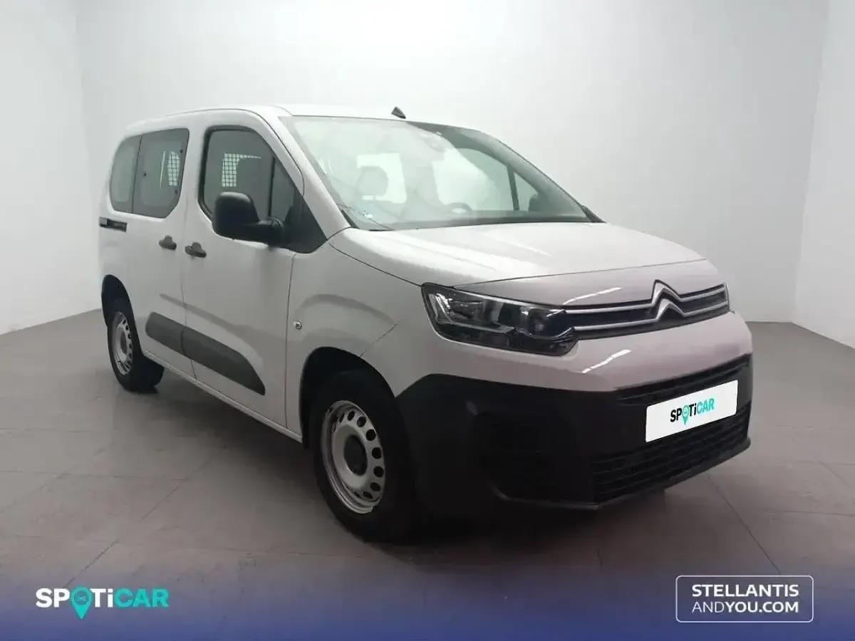 Usado Citroën Berlingo Live 102 CV (75 kW) 2024 Blanco Monovolumen