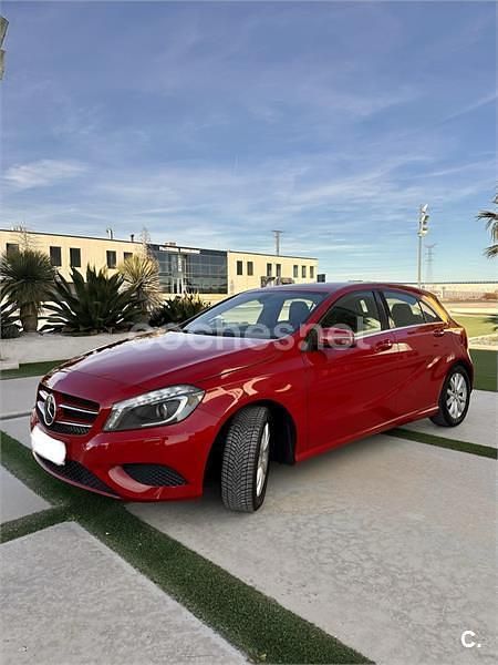 Usado Mercedes A180 Urban 122 CV (89 kW) 2014 Rojo Berlina