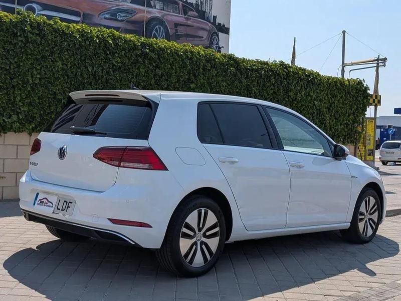 Begagnad VW e-Golf 100 kW (136 HK) 2020 Vit Halvkombi