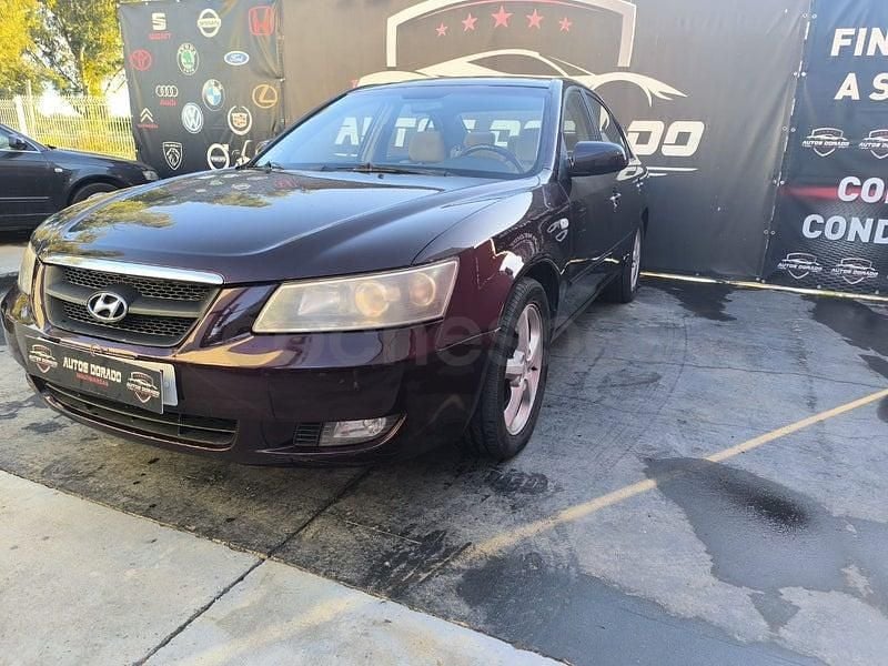 Usado Hyundai Sonata Style 140 CV (102 kW) 2006 Granate Berlina