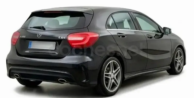 Usado Mercedes A180 AMG line 109 CV (80 kW) 2015 Negro Utilitario