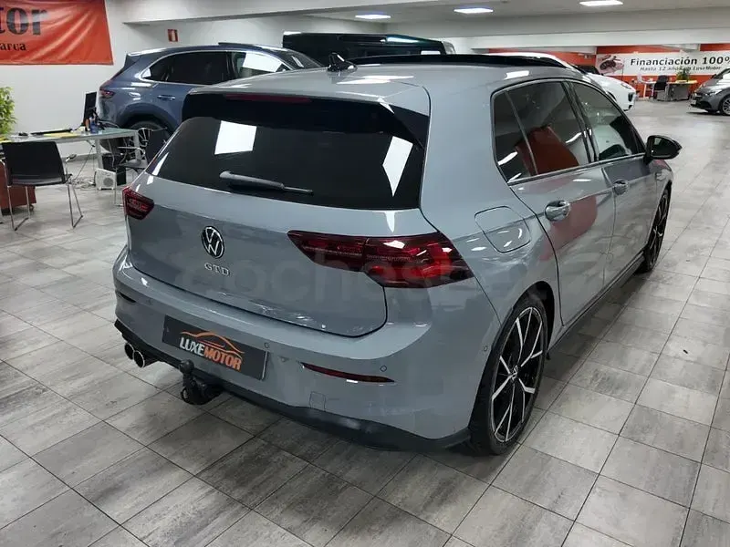 Usado VW Golf VIII R-line 150 CV (110 kW) 2022 Gris / plata Berlina