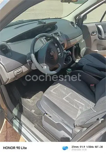Usado Renault Scenic E-Tech Dynamique 120 CV (88 kW) 2005 Gris / plata Monovolumen