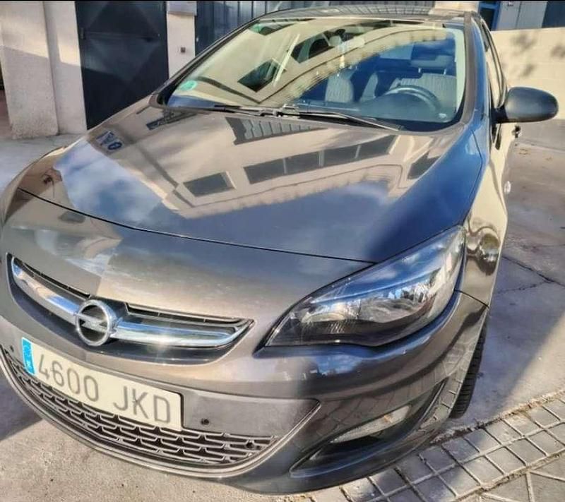 Usado Opel Astra Excellence 140 CV (102 kW) 2015 Gris Utilitario