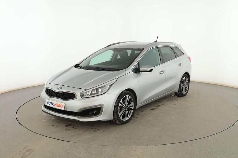 Begagnad Kia Ceed 135 HK (99 kW) 2016 Silver Halvkombi