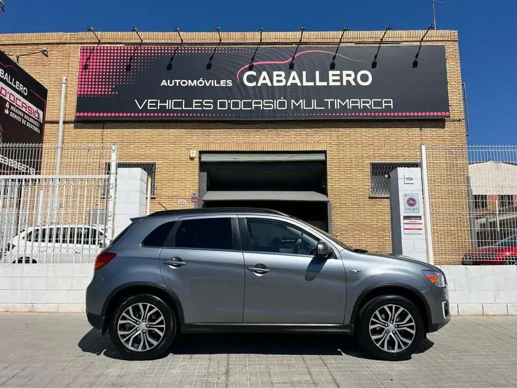 Usado Mitsubishi ASX Motion 117 CV (86 kW) 2015 Gris SUV