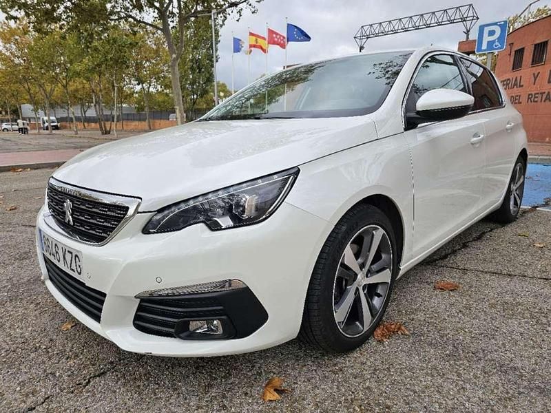 Blanco Usado 2019 Peugeot 308 Allure Utilitario | 9900 € (Precio justo) - Imagen 1/4