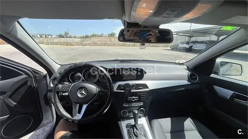 Usado Mercedes C200 Avantgarde 136 CV (100 kW) 2012 Gris / plata Berlina