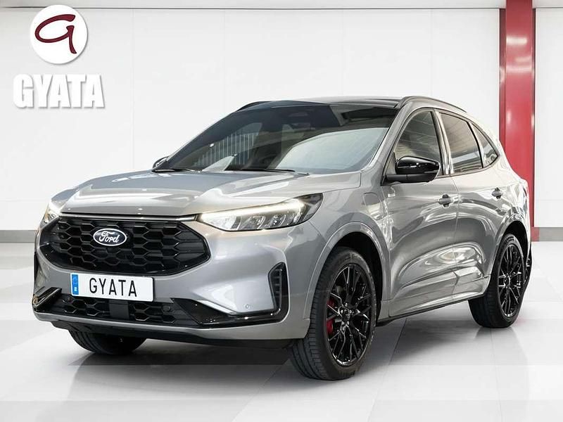 Usado Ford Kuga ST-Line X 243 CV (178 kW) 2024 Plateado SUV