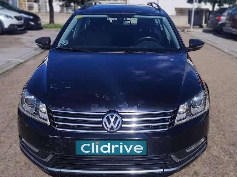 Usado VW Passat Highline 140 CV (102 kW) 2012 Negro Familiar