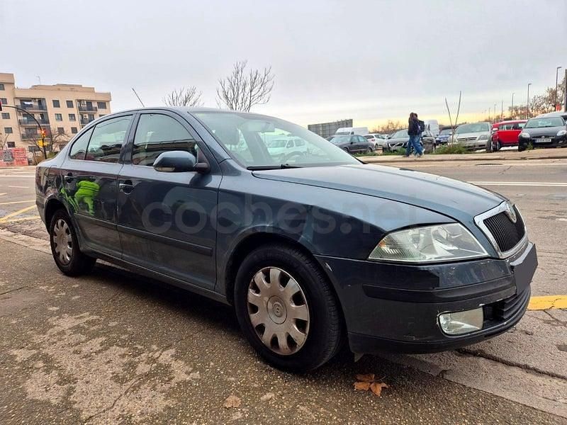 Usado Skoda Octavia 105 CV (77 kW) 2005 Gris / plata Berlina