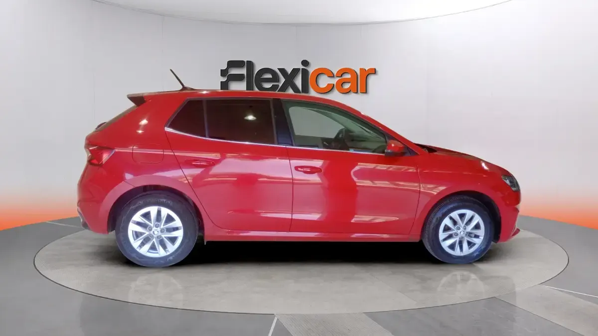 Usado Skoda Fabia Selection 95 CV (69 kW) 2024 Rojo Utilitario