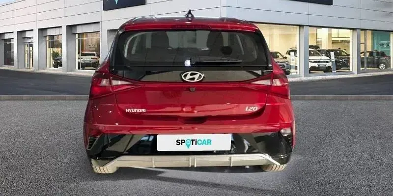 Usado Hyundai i20 101 CV (74 kW) 2024 Rojo Utilitario