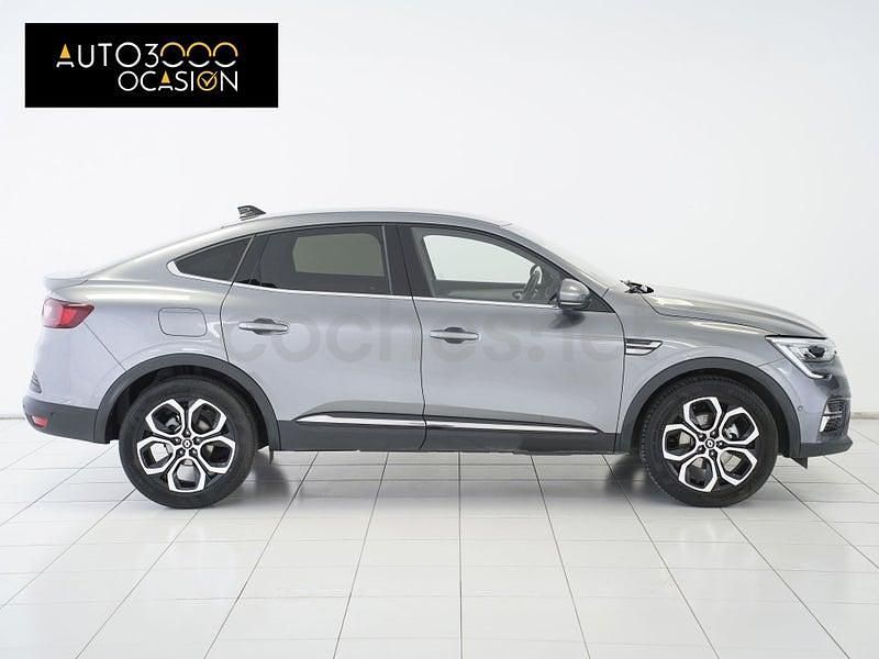 Usado Renault Arkana Zen 145 CV (106 kW) 2021 Gris / plata SUV