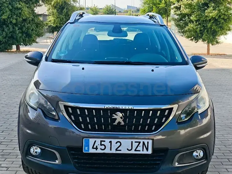 Usado Peugeot 2008 Allure 100 CV (73 kW) 2017 Gris / plata SUV