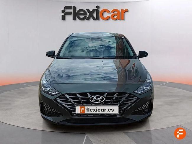 Usado Hyundai i30 120 CV (88 kW) 2022 Gris Berlina