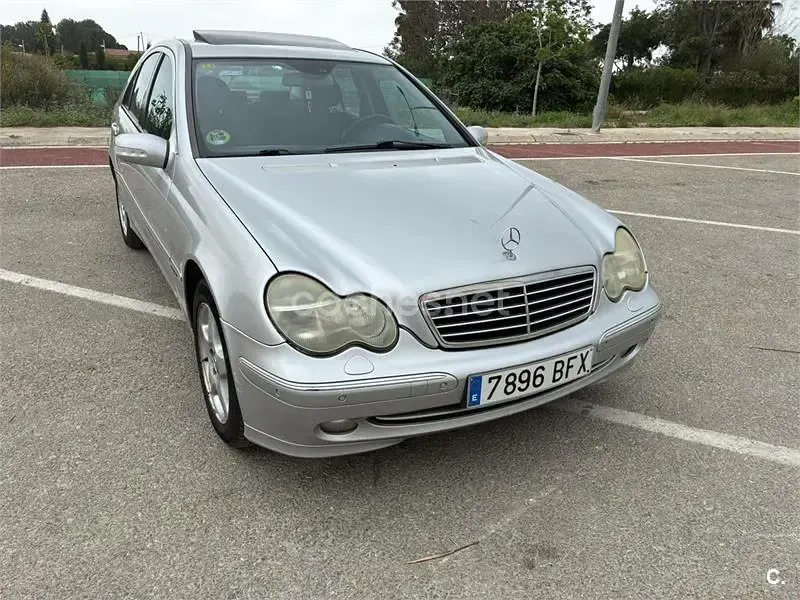 Usado Mercedes C320 Avantgarde 218 CV (160 kW) 2001 Gris / plata Berlina