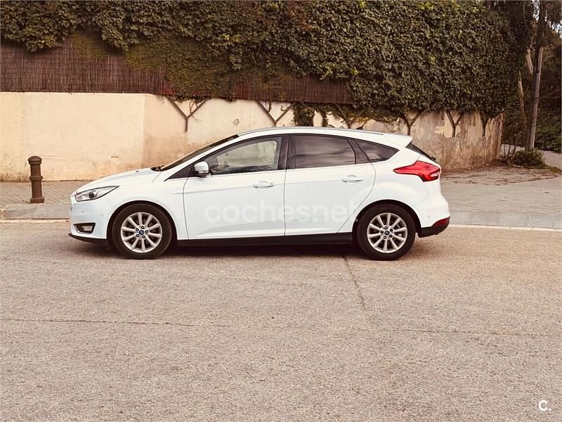Usado Ford Focus Trend 95 CV (69 kW) 2017 Blanco Berlina