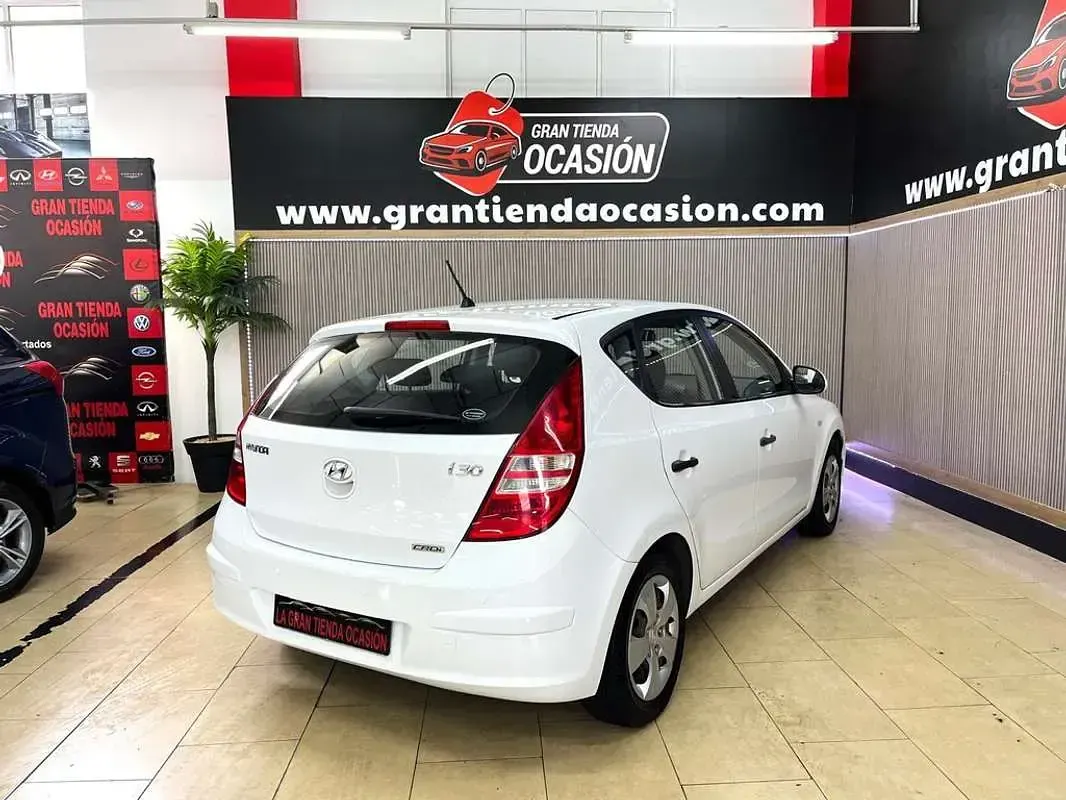 Käytetty Hyundai i30 Comfort 90 HP (66 kW) 2010 Valkoinen Viistoperä