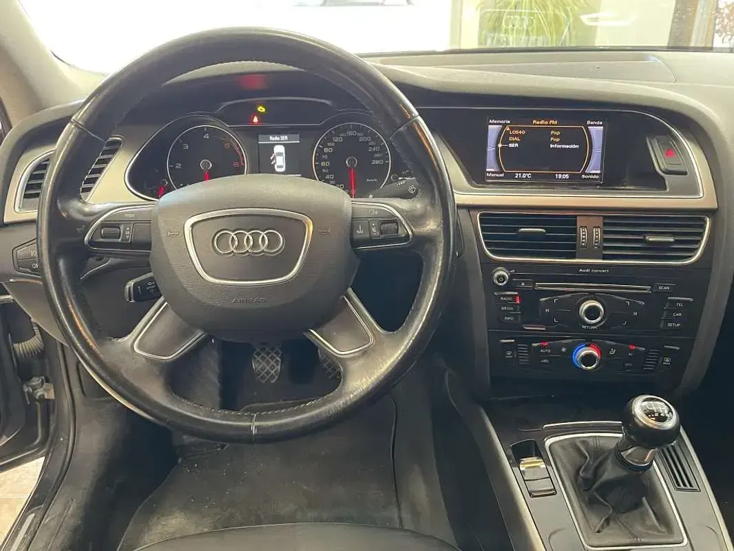 Usado Audi A4 Advanced 143 CV (105 kW) 2012 Gris Berlina