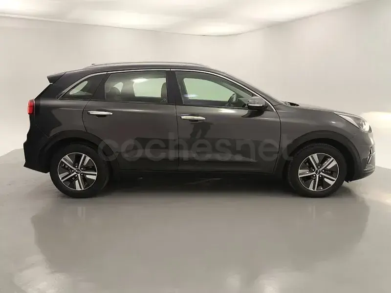 Usado Kia Niro 141 CV (103 kW) 2020 Gris / plata SUV