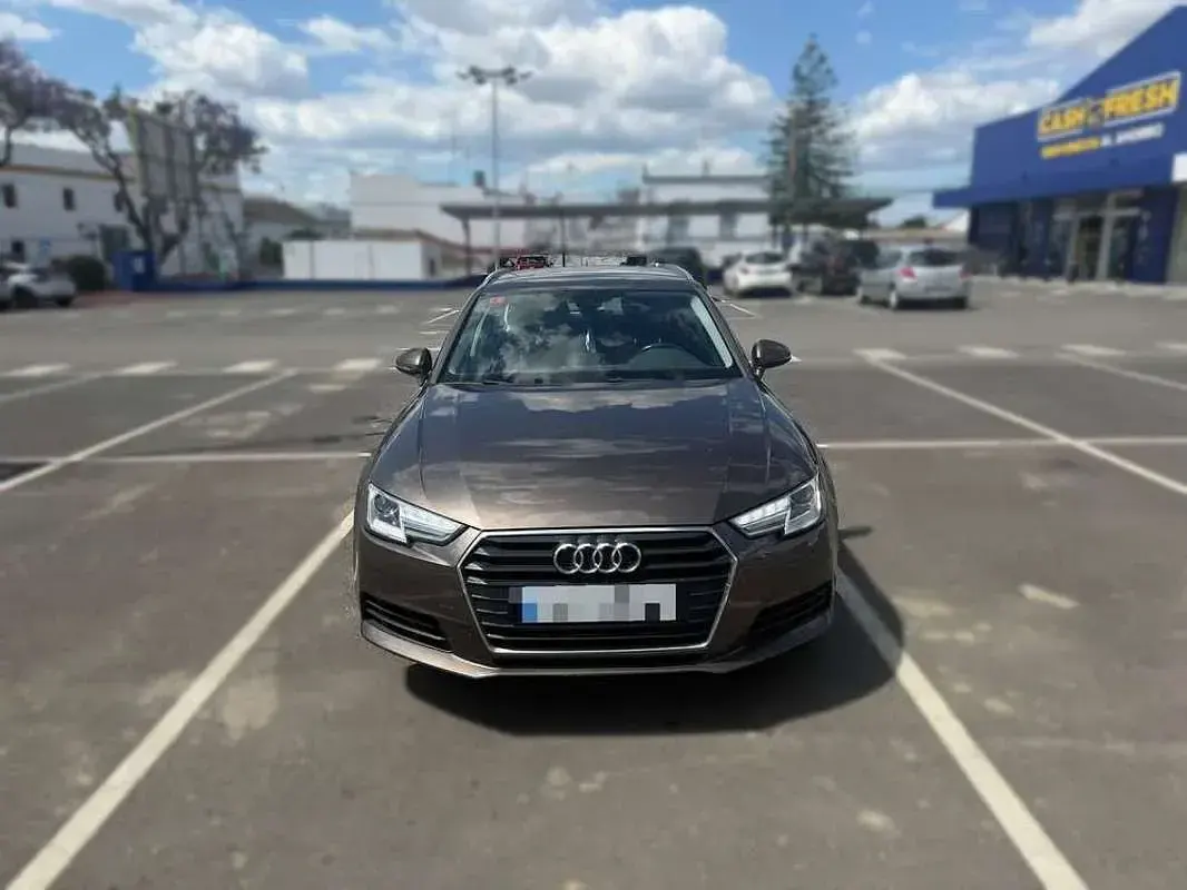 Usado Audi A4 Design 190 CV (139 kW) 2018 Marrón Familiar