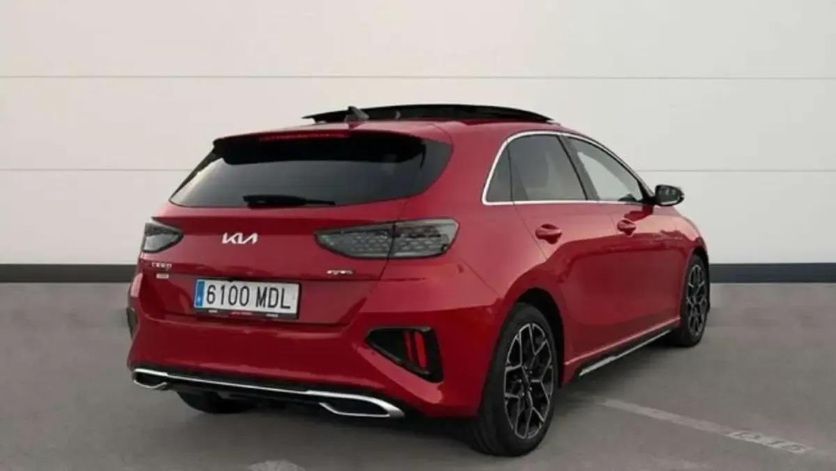 Usado Kia Ceed GT GT-Line 160 CV (117 kW) 2023 Rojo Utilitario