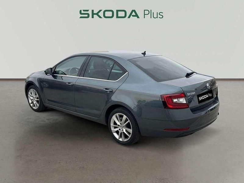 Usado Skoda Octavia Ambition 116 CV (85 kW) 2020 Gris Utilitario