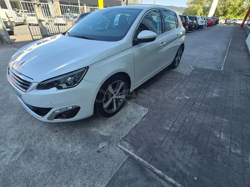 Usado Peugeot 308 Allure 155 CV (114 kW) 2014 Blanco Berlina
