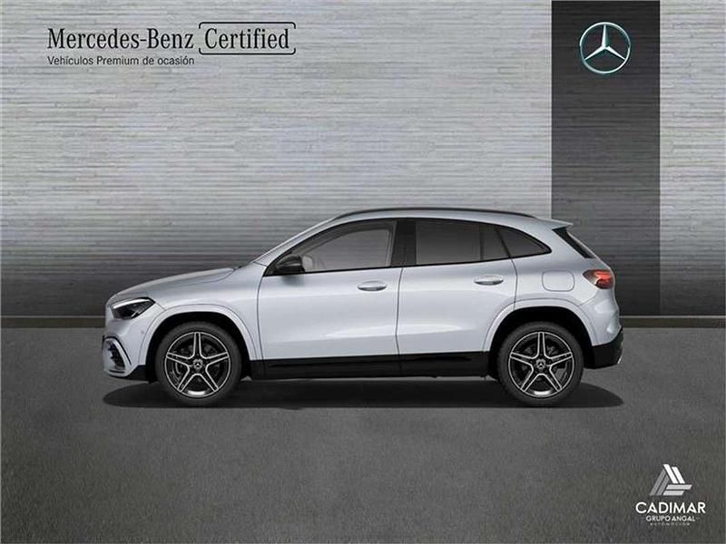 Usado Mercedes GLA200 AMG line 150 CV (110 kW) 2024 Negro cosmos SUV