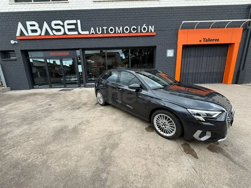 Usado Audi A3 Advanced Plus 116 CV (85 kW) 2021 Gris / plata Berlina