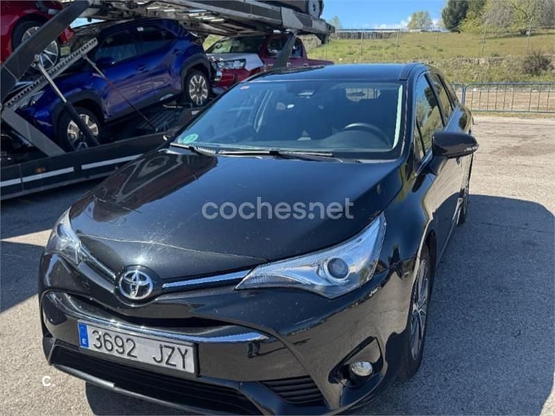 Käytetty Toyota Avensis Advance 143 HP (105 kW) 2017 Musta Farmari