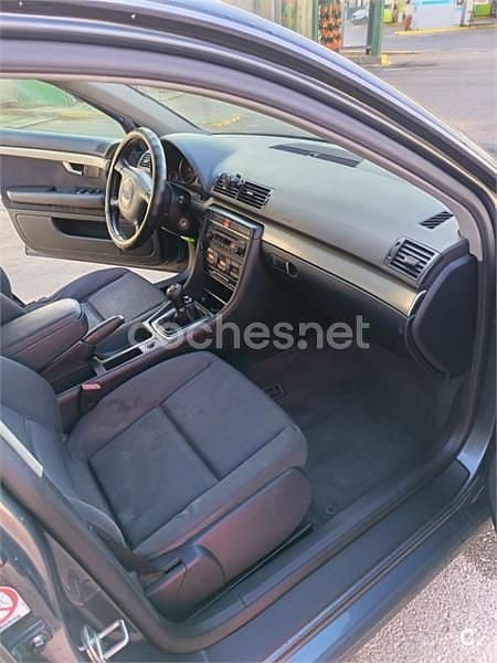Usado Audi A4 130 CV (95 kW) 2004 Negro Berlina