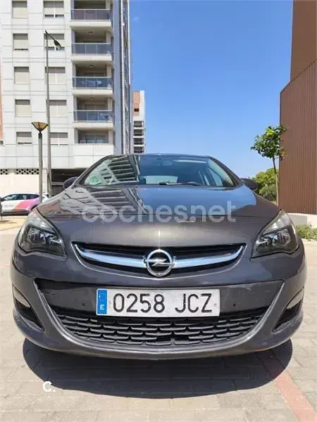 Usado Opel Astra Selective 115 CV (84 kW) 2015 Gris / plata Berlina