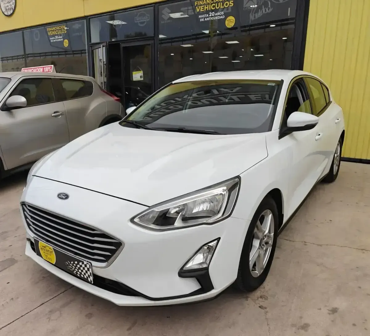 Usado Ford Focus Trend+ 120 CV (88 kW) 2019 Blanco Berlina