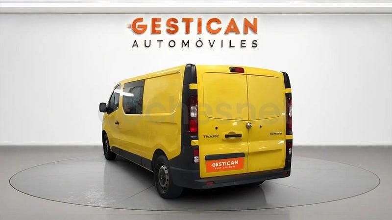 Usado Renault Trafic 110 CV (80 kW) 2020 Amarillo Monovolumen