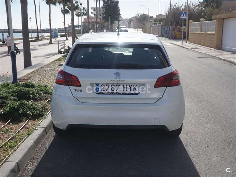 Usado Peugeot 308 Allure 115 CV (84 kW) 2014 Blanco Berlina