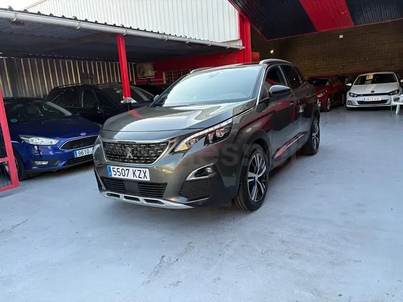 Usado Peugeot 3008 GT-line 131 CV (96 kW) 2019 Beige SUV