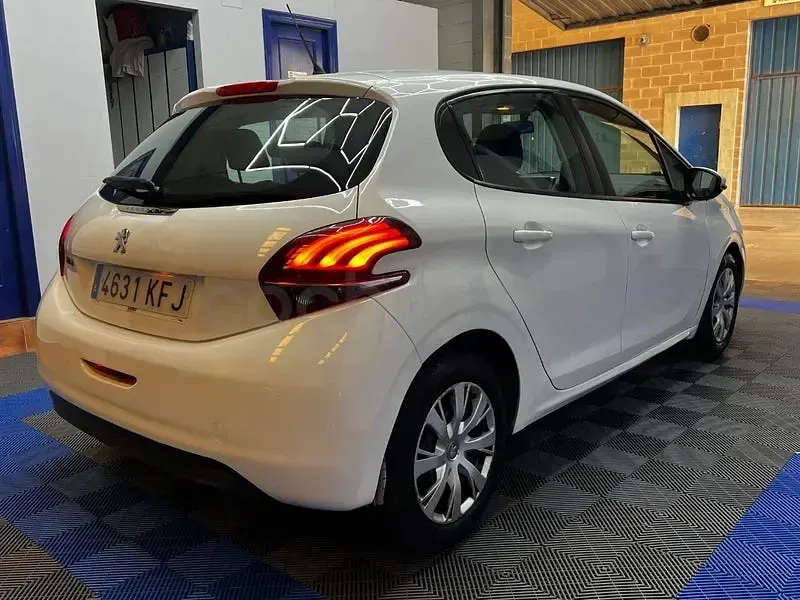Usado Peugeot 208 Business-Line 75 CV (55 kW) 2017 Blanco Utilitario